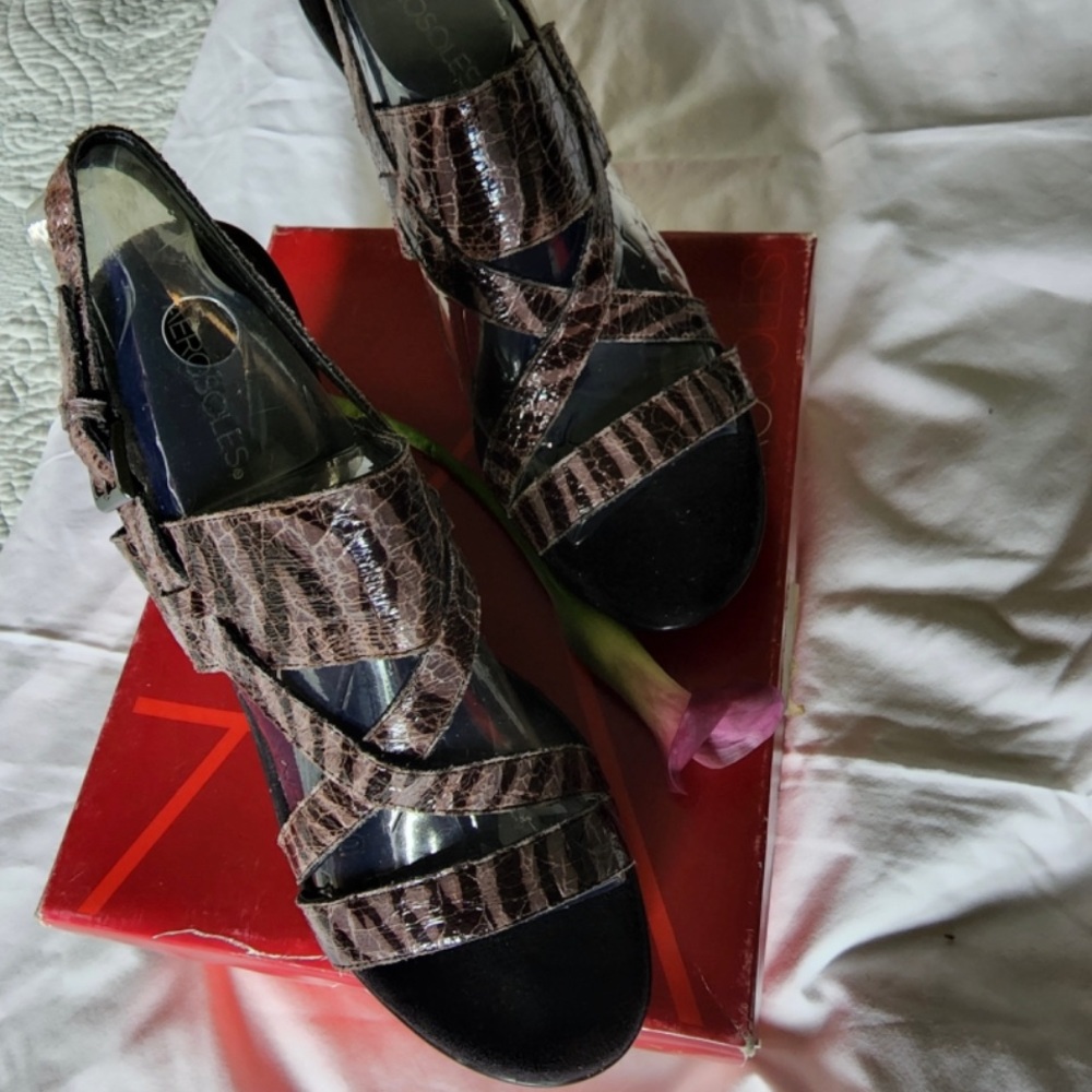 Aero Gray Leather Wedge